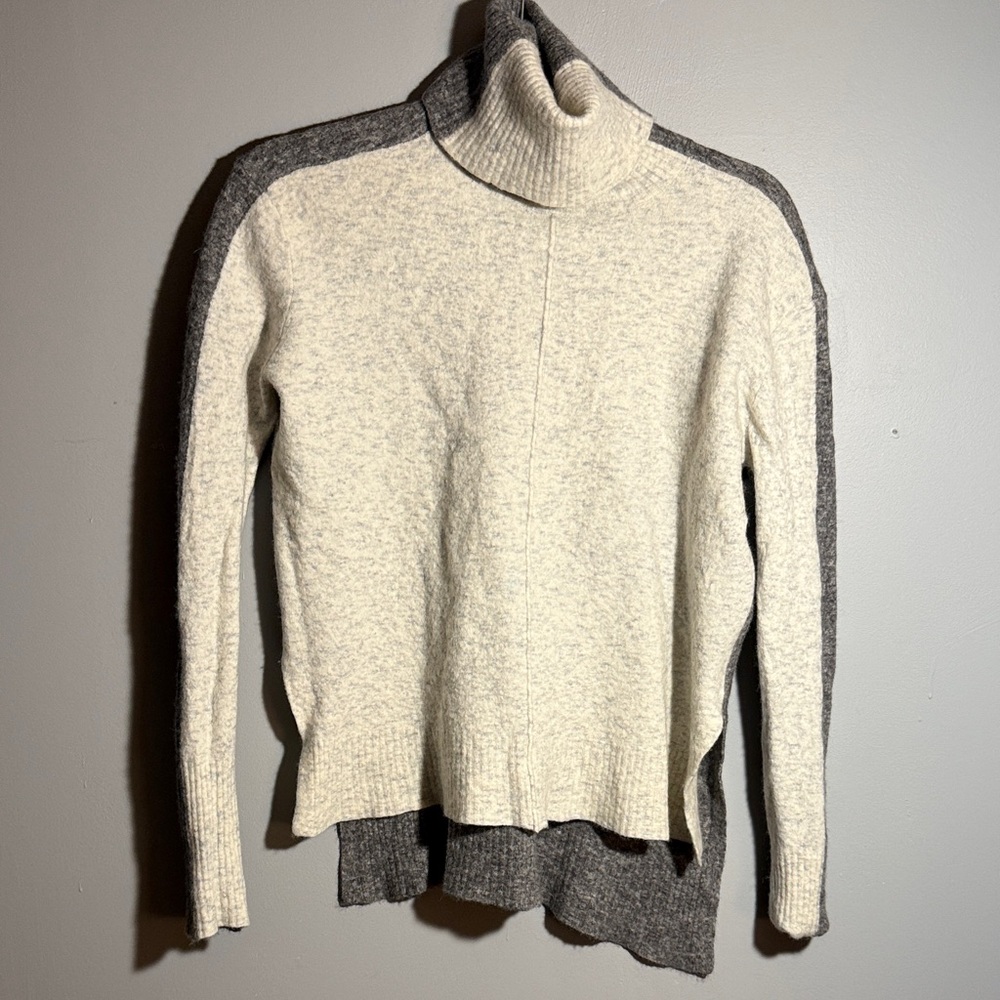 Athleta Cream and Gray Turtleneck Sweater